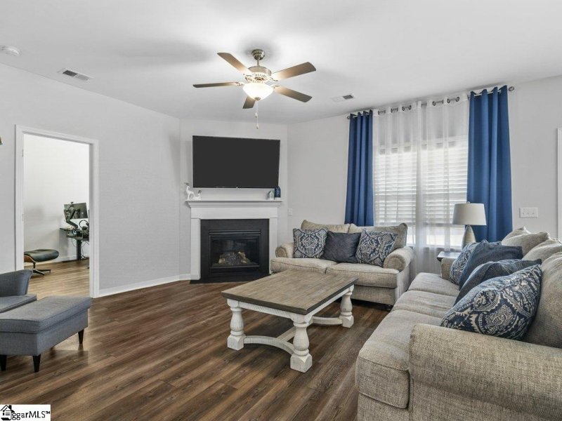 Property image 2 at 618 N Meadows Lane, Easley, SC 29642