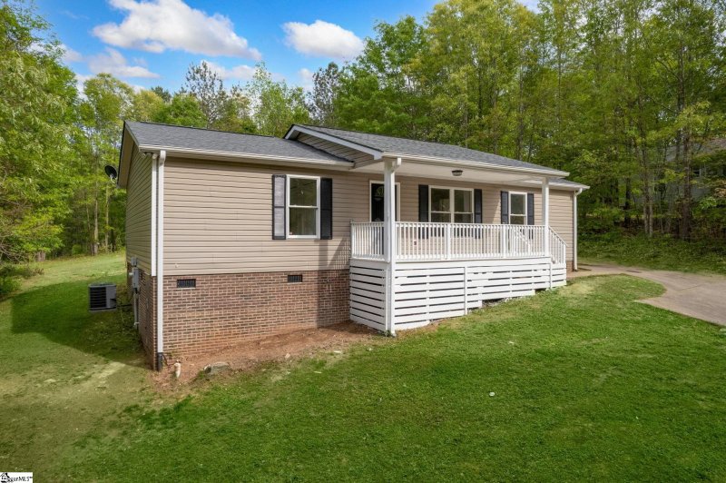 Property image 2 at 120 Zion Street, Easley, SC 29640