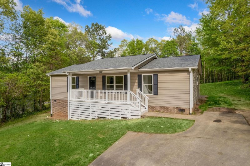 Property image 3 at 120 Zion Street, Easley, SC 29640