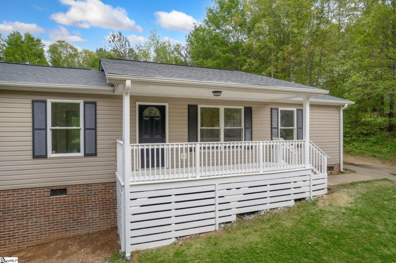 Property image 4 at 120 Zion Street, Easley, SC 29640