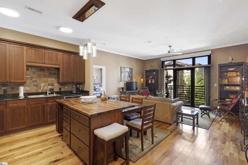 Property image 3 at 101 W Court Street, Greenville, SC 29601