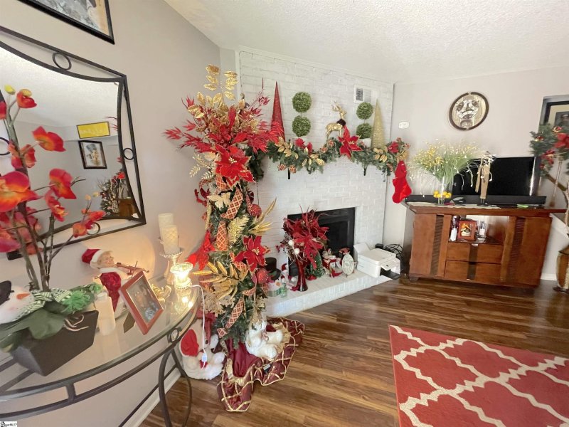Property image 2 at 142 Shady Tree Drive, Taylors, SC 29687