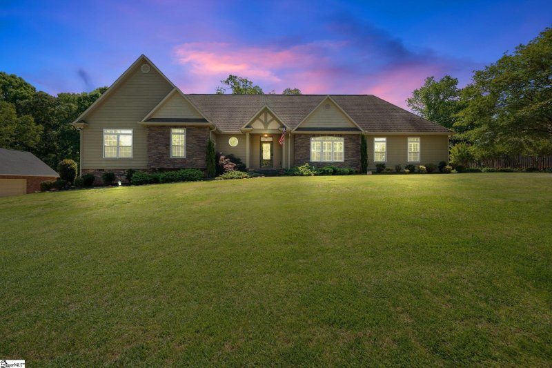 Property image 4 at 110 Oglewood Drive, Simpsonville, SC 29681