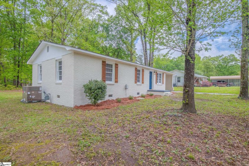 Property image 2 at 111 Susan Avenue, Honea Path, SC 29654-1036