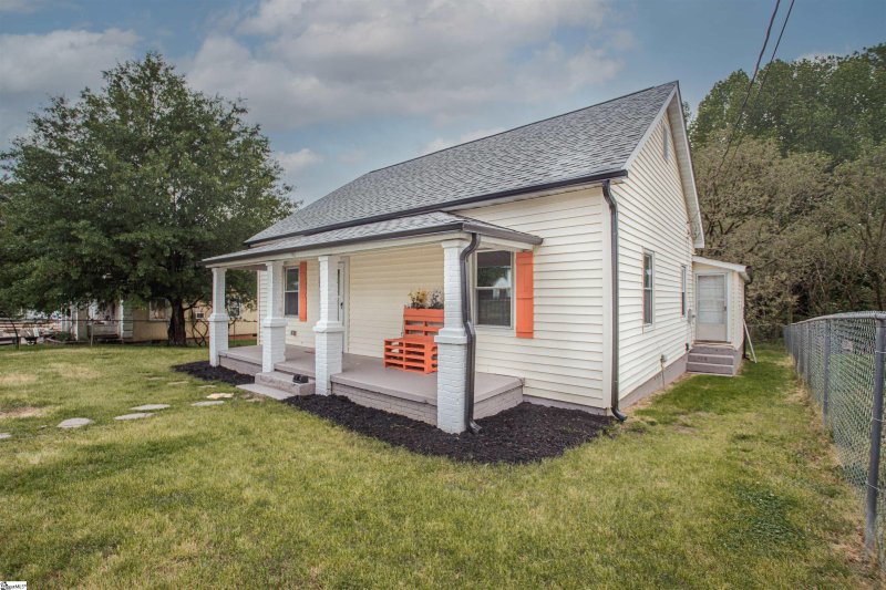 Property image 2 at 503 King Street, Easley, SC 29640