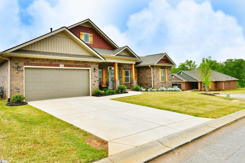 Property image 3 at 131 Starlight Drive, Greenville, SC 29605