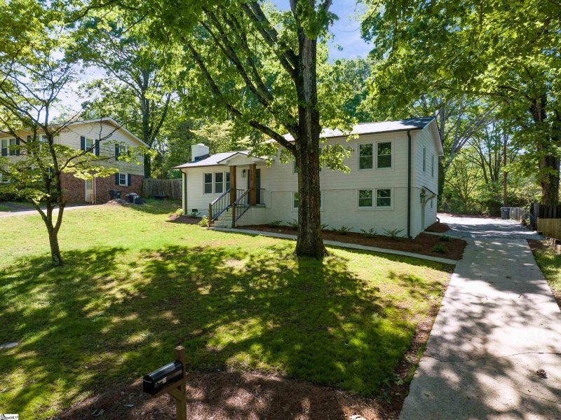 Property image 3 at 100 Kathryan Court, Greenville, SC 29605