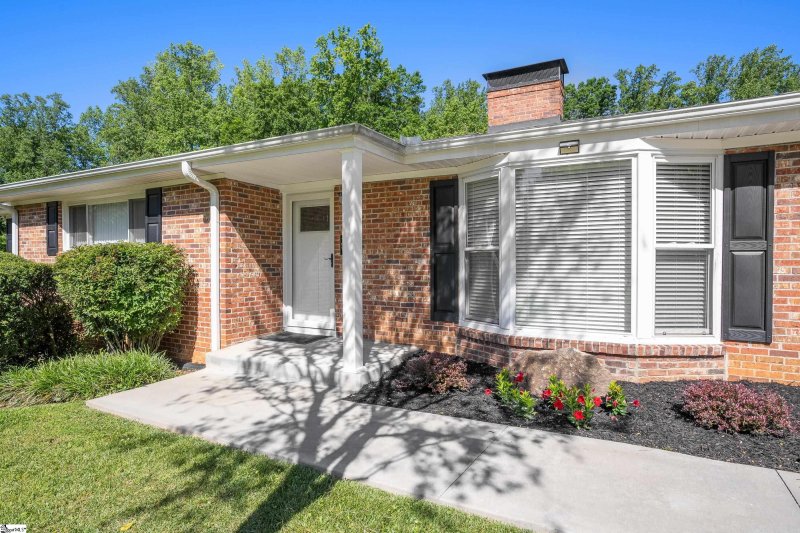 Property image 2 at 8 Barbara Avenue, Greenville, SC 29615