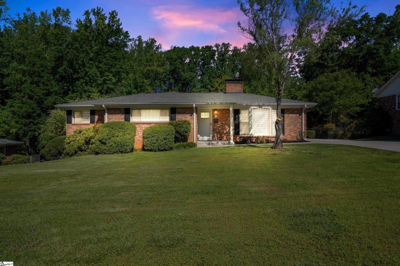 Property image 4 at 8 Barbara Avenue, Greenville, SC 29615