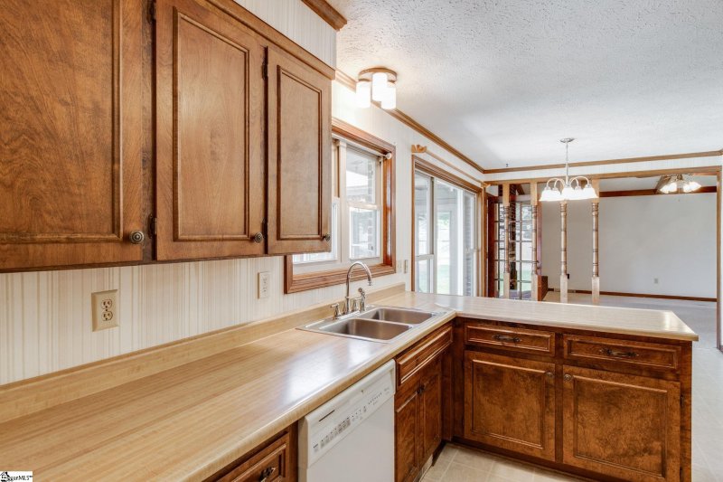 Property image 4 at 2 Riddle Road, Greenville, SC 29607