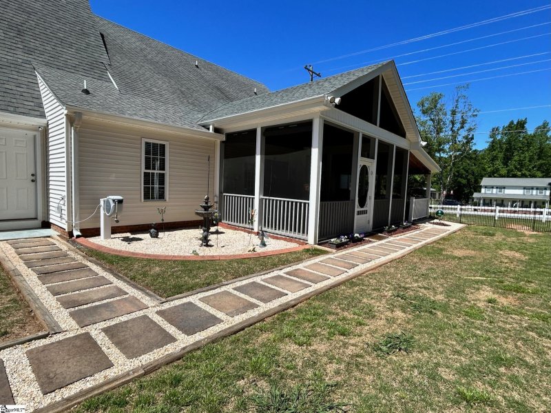 Property image 2 at 202 Rock Moss Drive, Williamston, SC 29697