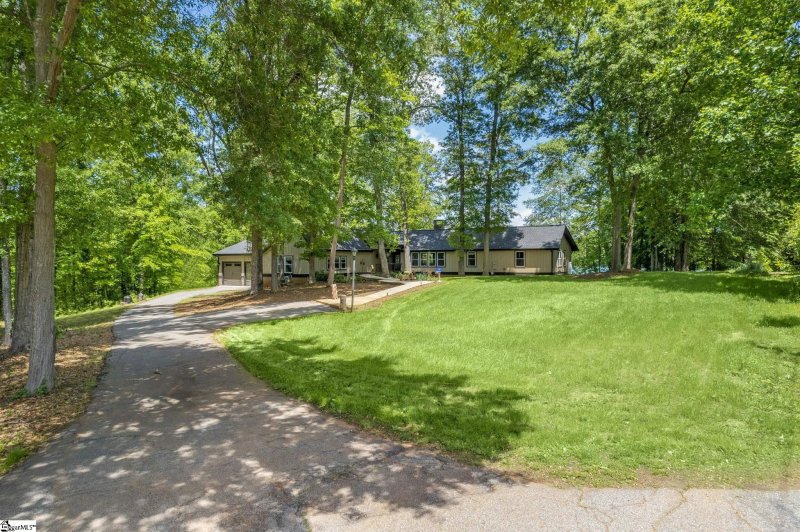 Property image 3 at 1529 Gaspe Boulevard, Seneca, SC 29672