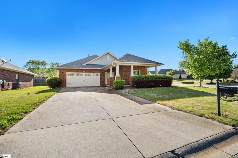 Property image 2 at 300 Ashbook Lane, Greenville, SC 29605