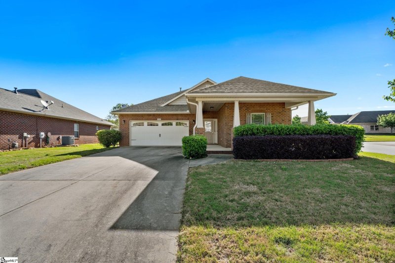 Property image 3 at 300 Ashbook Lane, Greenville, SC 29605