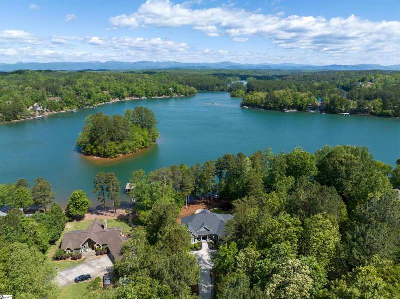 Property image 2 at 308 Shorewinds Court, Seneca, SC 29672