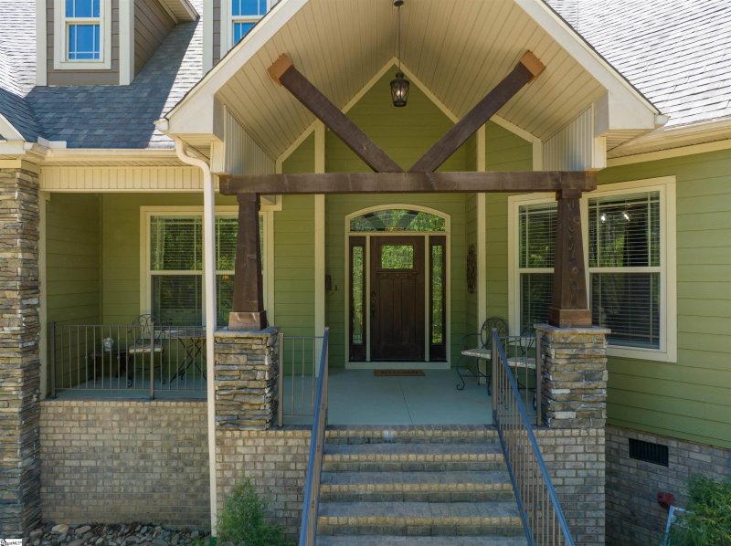 Property image 2 at 806 Gate View Court, Seneca, SC 29672