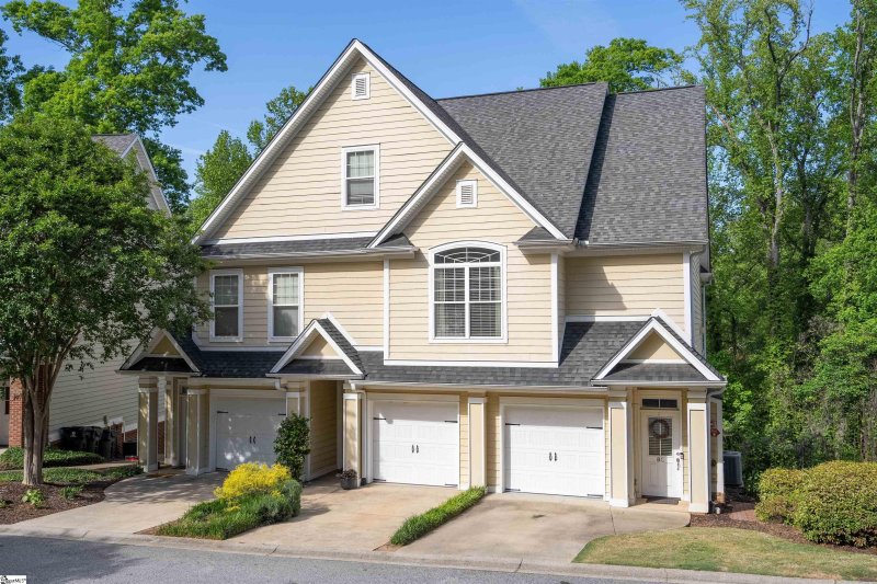 Property image 2 at 8 Edge Court, Greenville, SC 29609