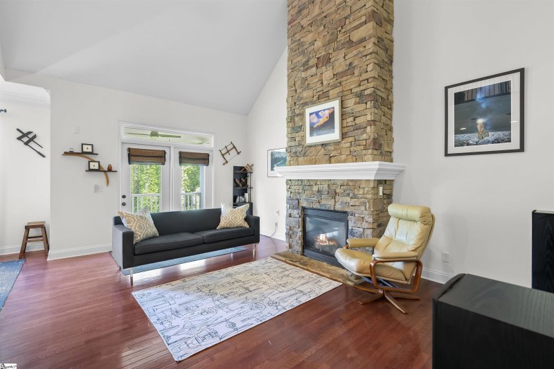 Property image 4 at 8 Edge Court, Greenville, SC 29609