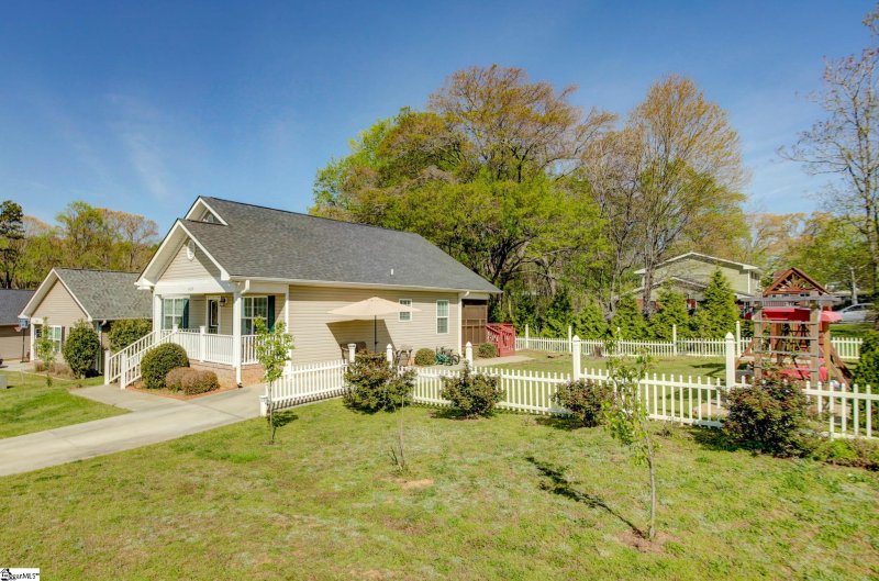 Property image 2 at 620 Ruddy Creek Circle, Greer, SC 29651
