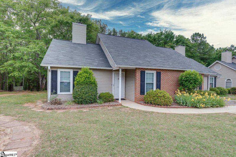 Property image 3 at 105 Daniel Court, Mauldin, SC 29662