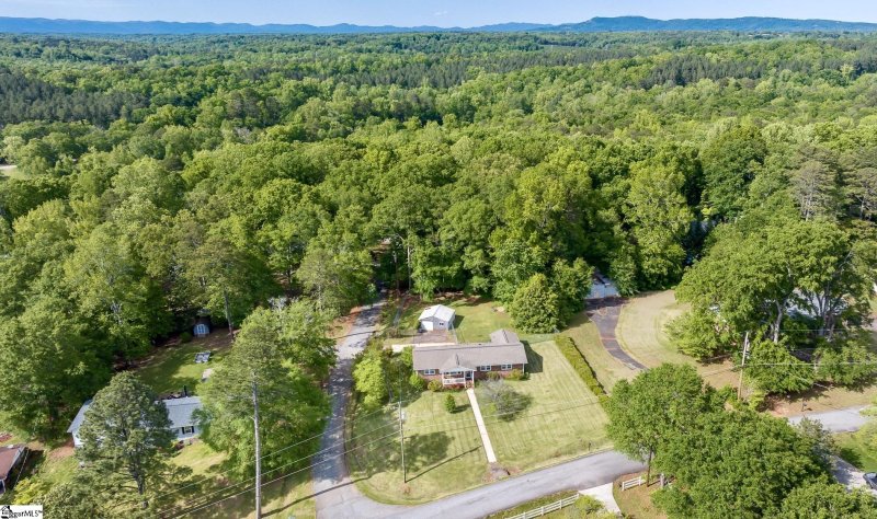 Property image 2 at 120 Knollview Drive, Greenville, SC 29611