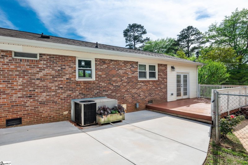 Property image 4 at 120 Knollview Drive, Greenville, SC 29611