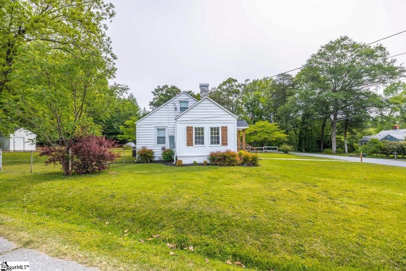 Property image 4 at 121 Wedgewood Drive, Greenville, SC 29609