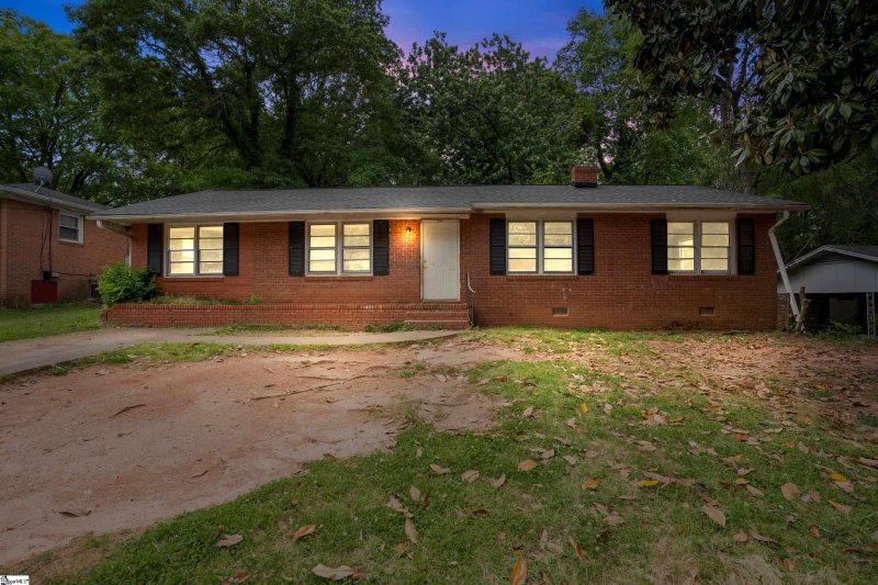 Property image 2 at 214 E Dorchester Boulevard, Greenville, SC 29605