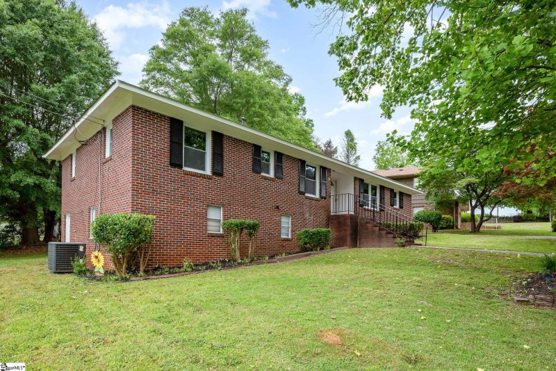 Property image 2 at 3 French Lane, Greenville, SC 29605