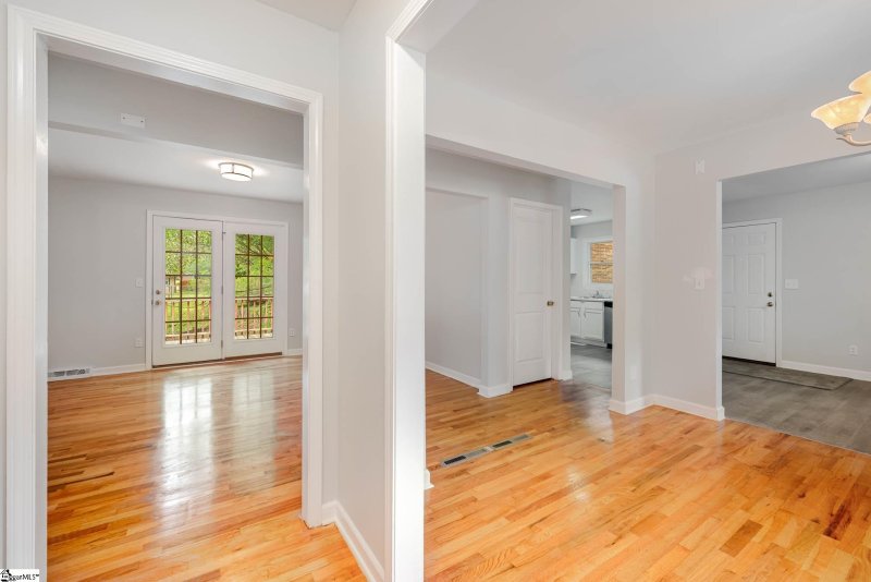 Property image 5 at 3 French Lane, Greenville, SC 29605