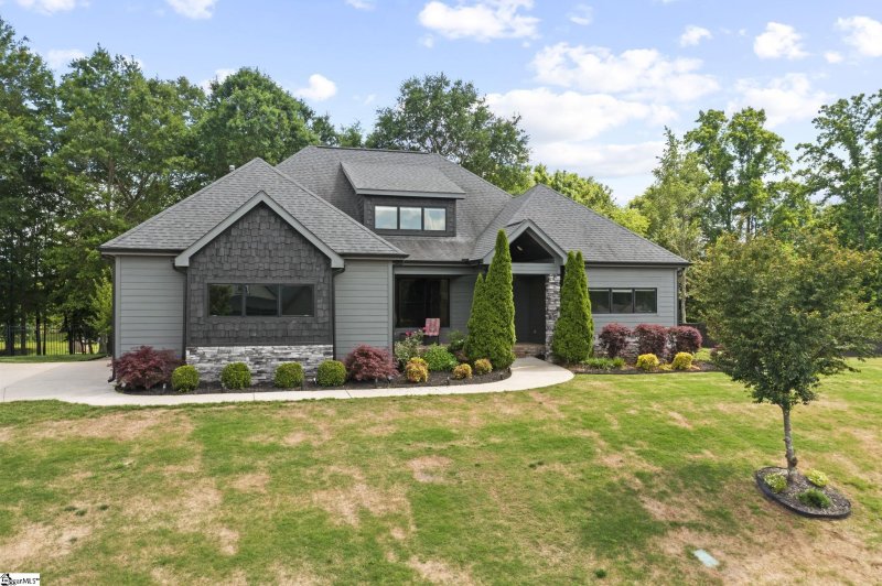 Property image 2 at 104 Acushnet Lane, Taylors, SC 29687