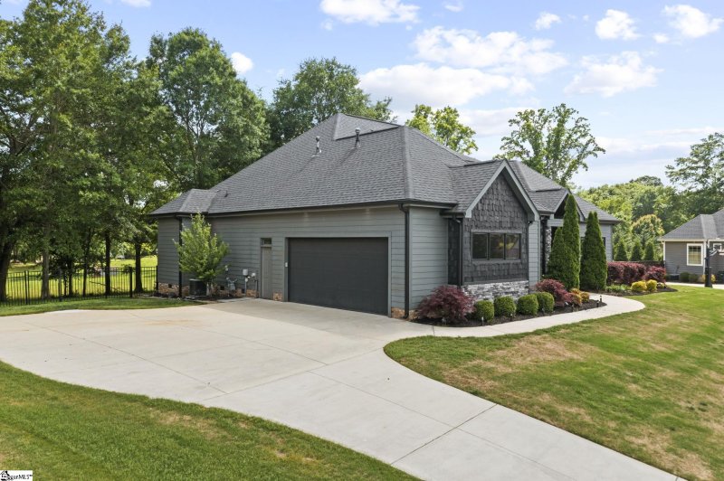 Property image 4 at 104 Acushnet Lane, Taylors, SC 29687