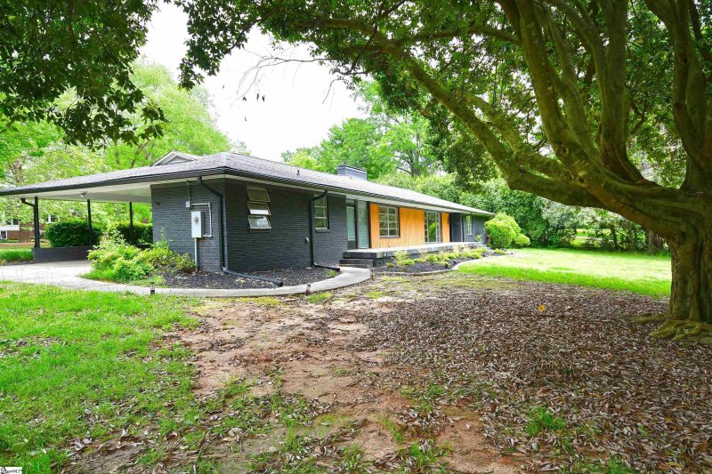 Property image 2 at 301 Grace Avenue, Easley, SC 29640