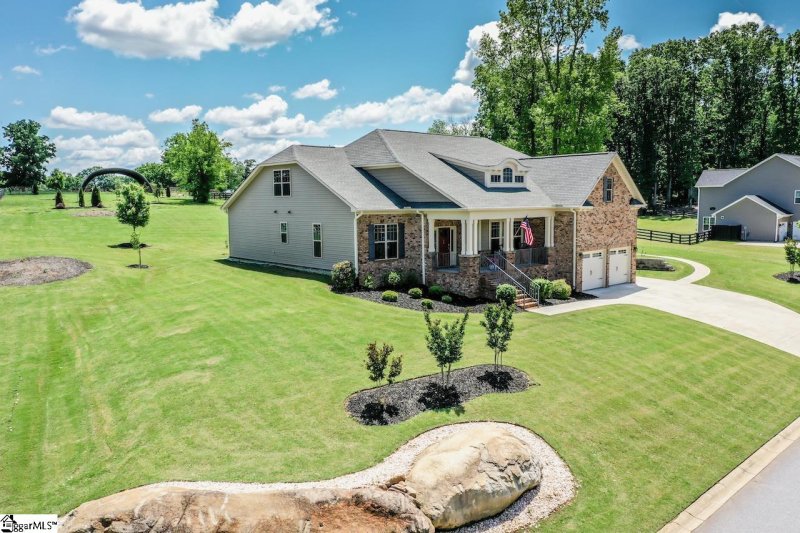 Property image 2 at 79 Modesto Lane, Simpsonville, SC 29681