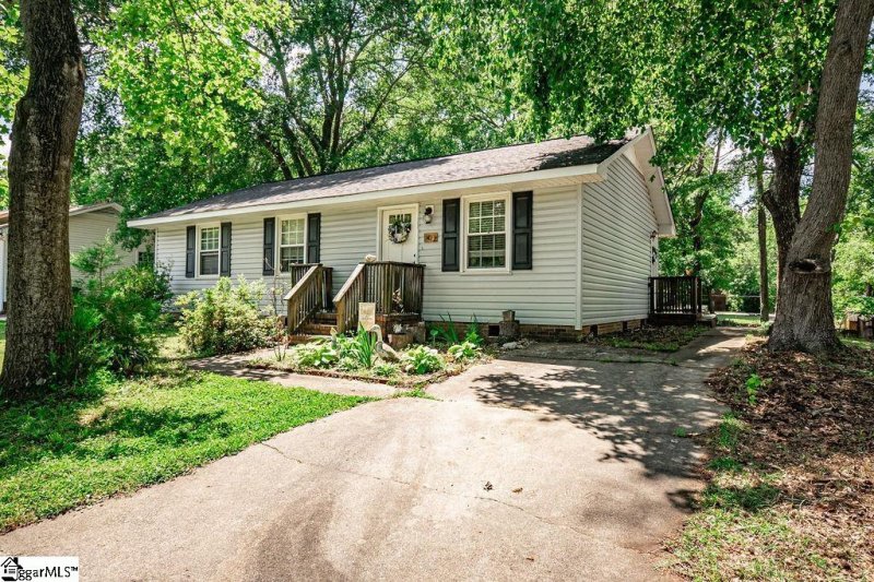 Property image 2 at 16 Woodmere Court, Williamston, SC 29697