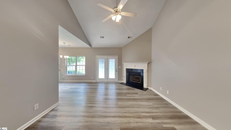 Property image 3 at 109 Glen Crest Drive, Moore, SC 29369