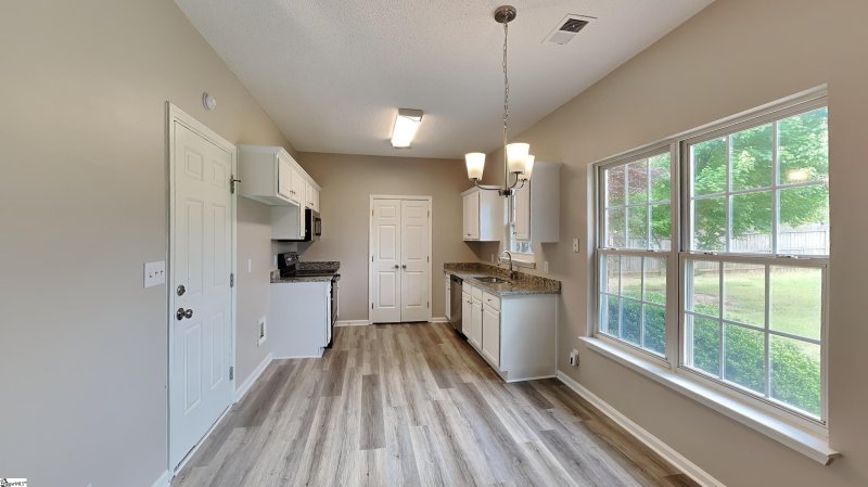 Property image 4 at 109 Glen Crest Drive, Moore, SC 29369