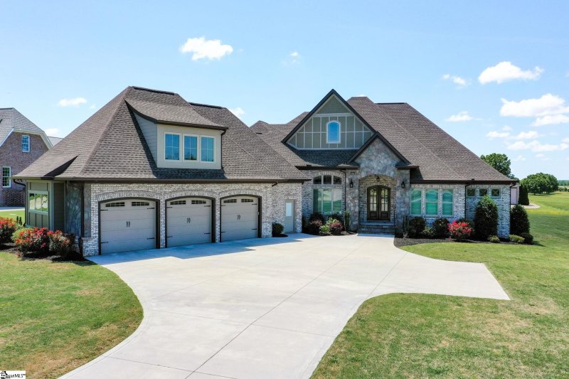 208 Vista Pointe Drive