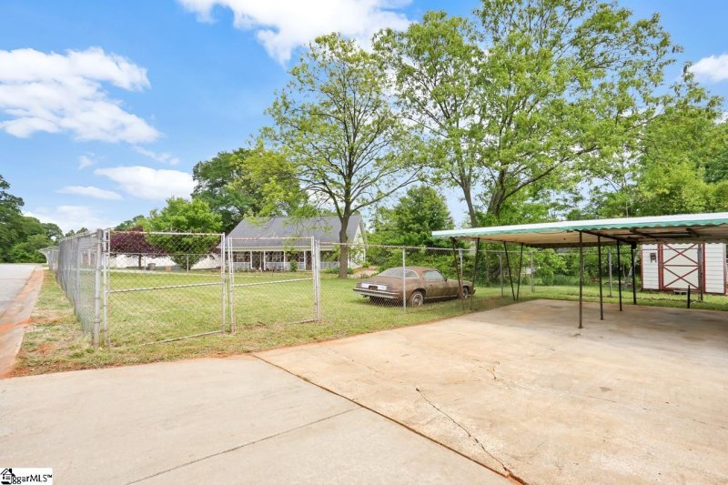 Property image 4 at 18 Old Paris Mountain Road, Greenville, SC 29609-4515