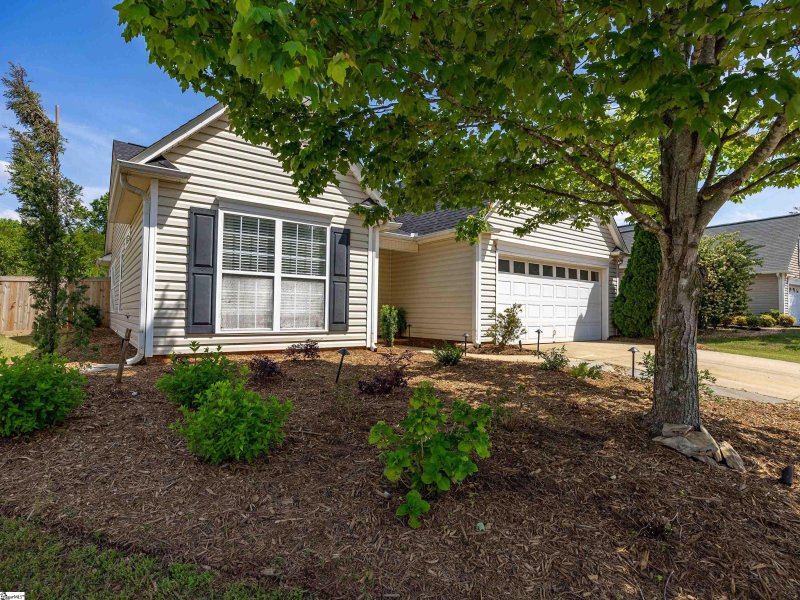 Property image 2 at 213 Grimes Drive, Simpsonville, SC 29681