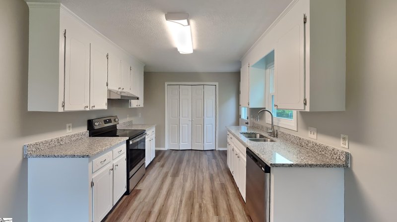 Property image 3 at 502 Berea Forest Circle, Greenville, SC 29617