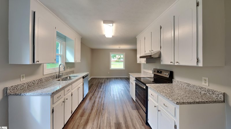 Property image 4 at 502 Berea Forest Circle, Greenville, SC 29617