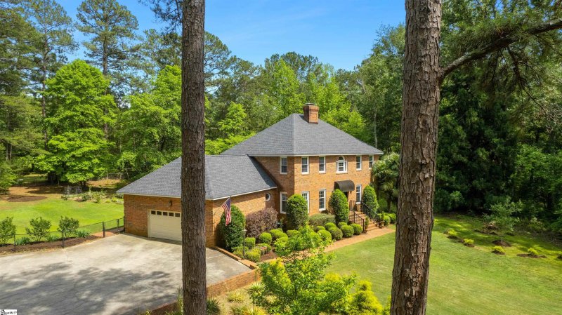 Property image 2 at 102 Wilderness Drive, Laurens, SC 29360