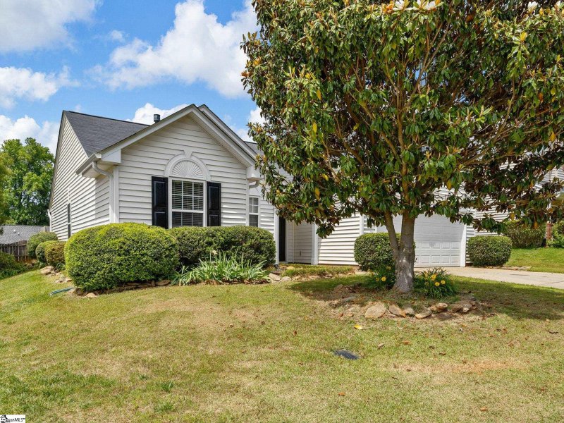 Property image 2 at 14 Stockbridge Drive, Greer, SC 29650