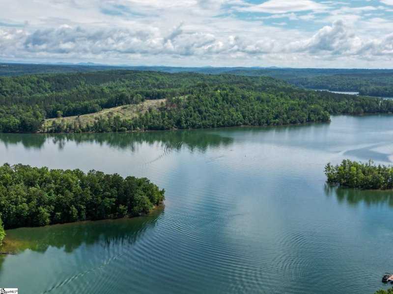 Property image 3 at 231 Harts Cove Way, Seneca, SC 29678