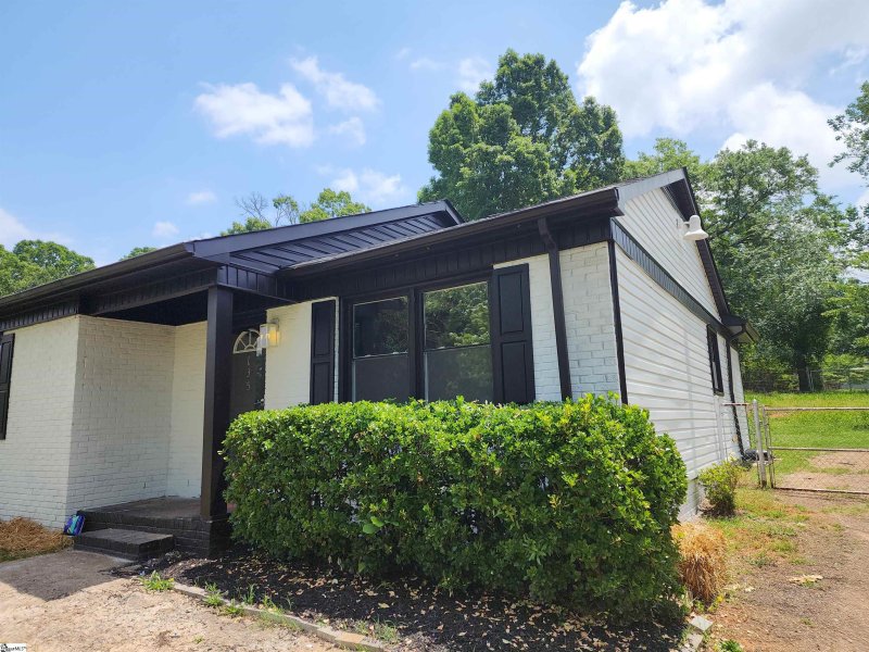 Property image 2 at 135 Raintree Drive, Spartanburg, SC 29301