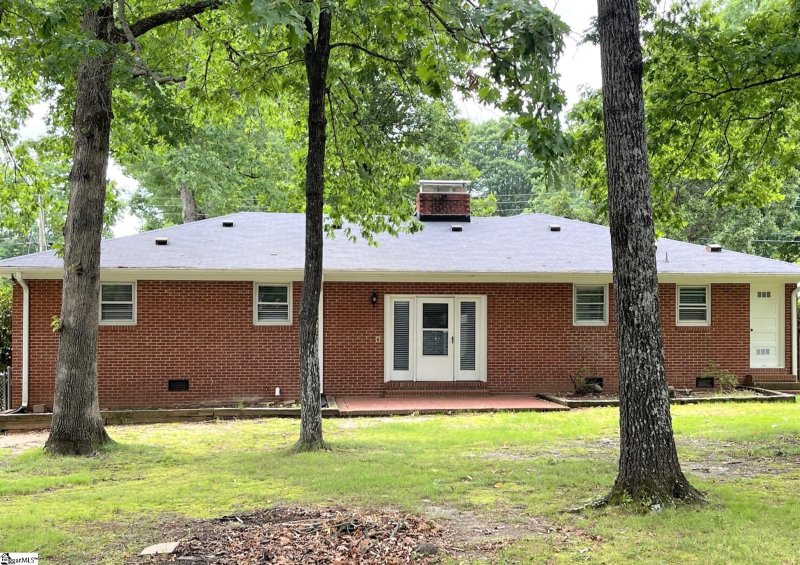 Property image 2 at 5 Bedford Drive, Taylors, SC 29687
