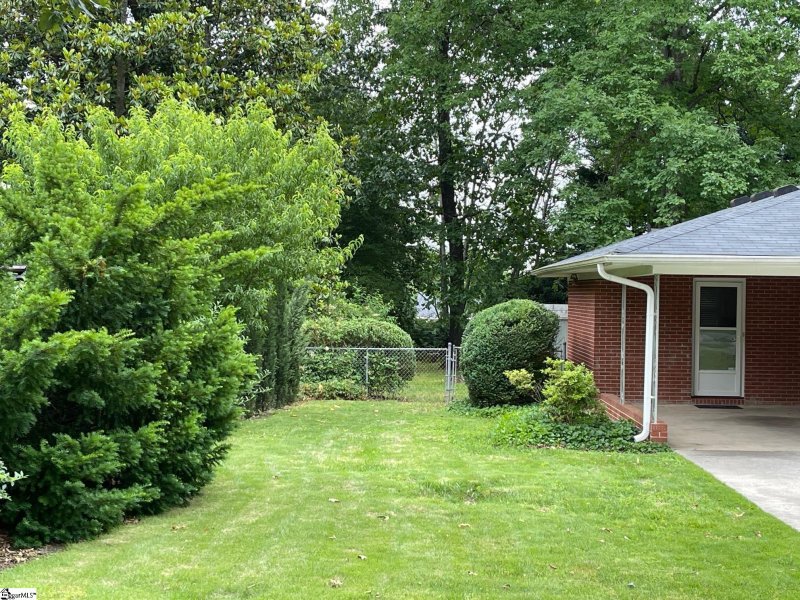 Property image 3 at 5 Bedford Drive, Taylors, SC 29687