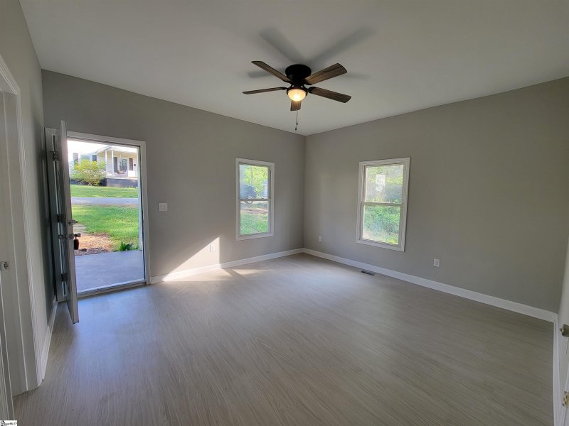 Property image 3 at 18 Clemson Street, Liberty, SC 29657