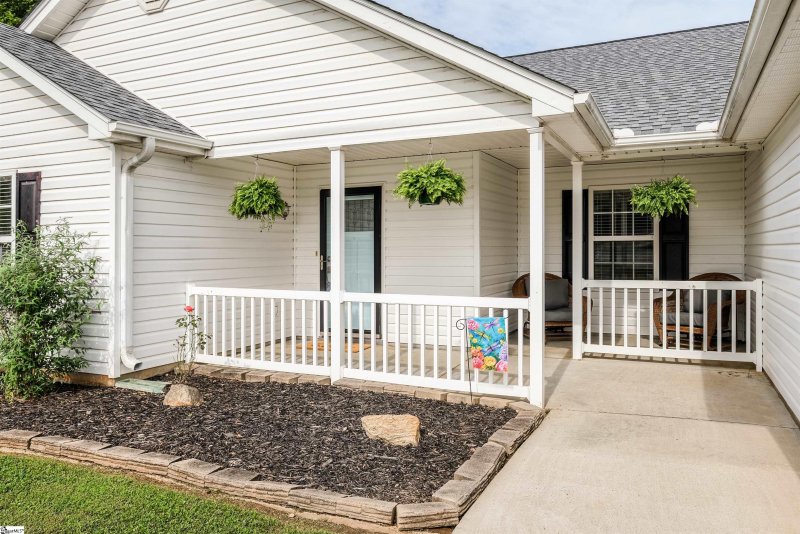 Property image 2 at 135 Kensett Drive, Williamston, SC 29697